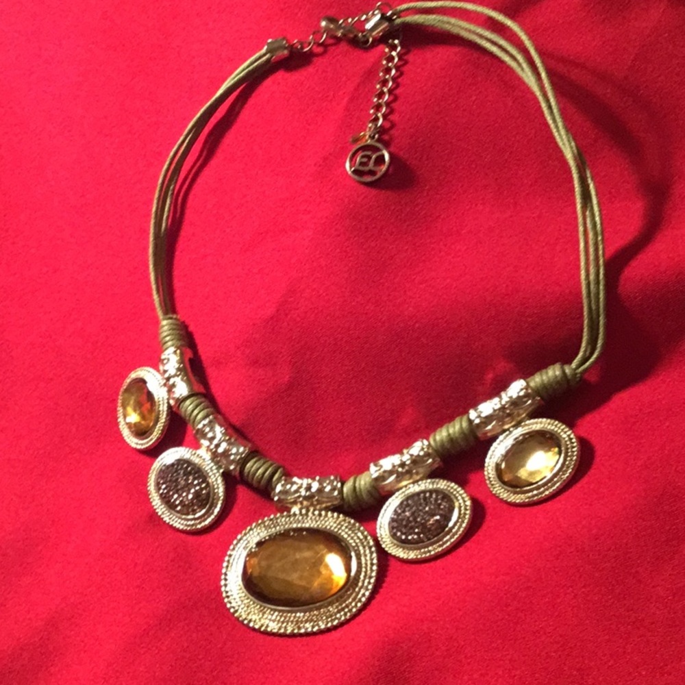 EL HANDMADE NECKLACE